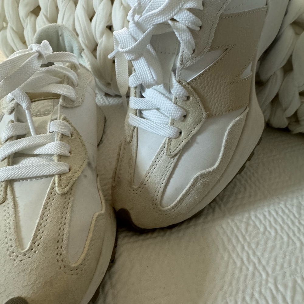 Womens New Balance 327 - Cream and White Sneakers